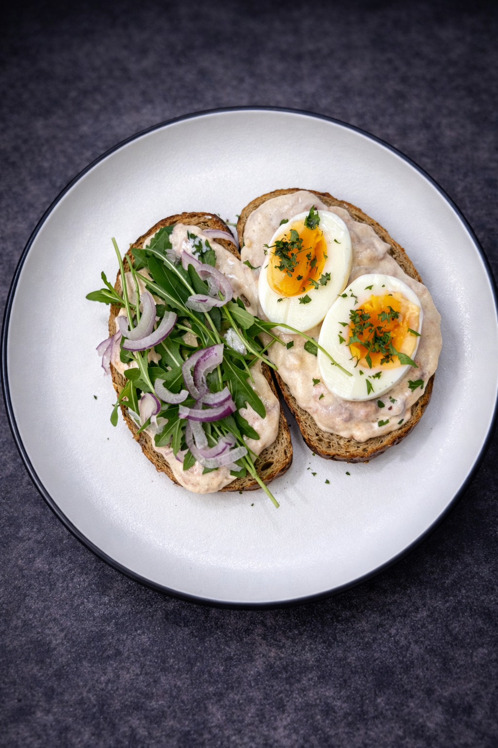 Тост с тунцом